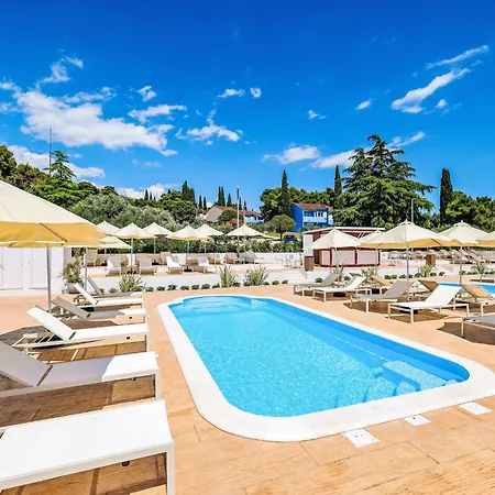 Medena-2 By Interhome * Traù